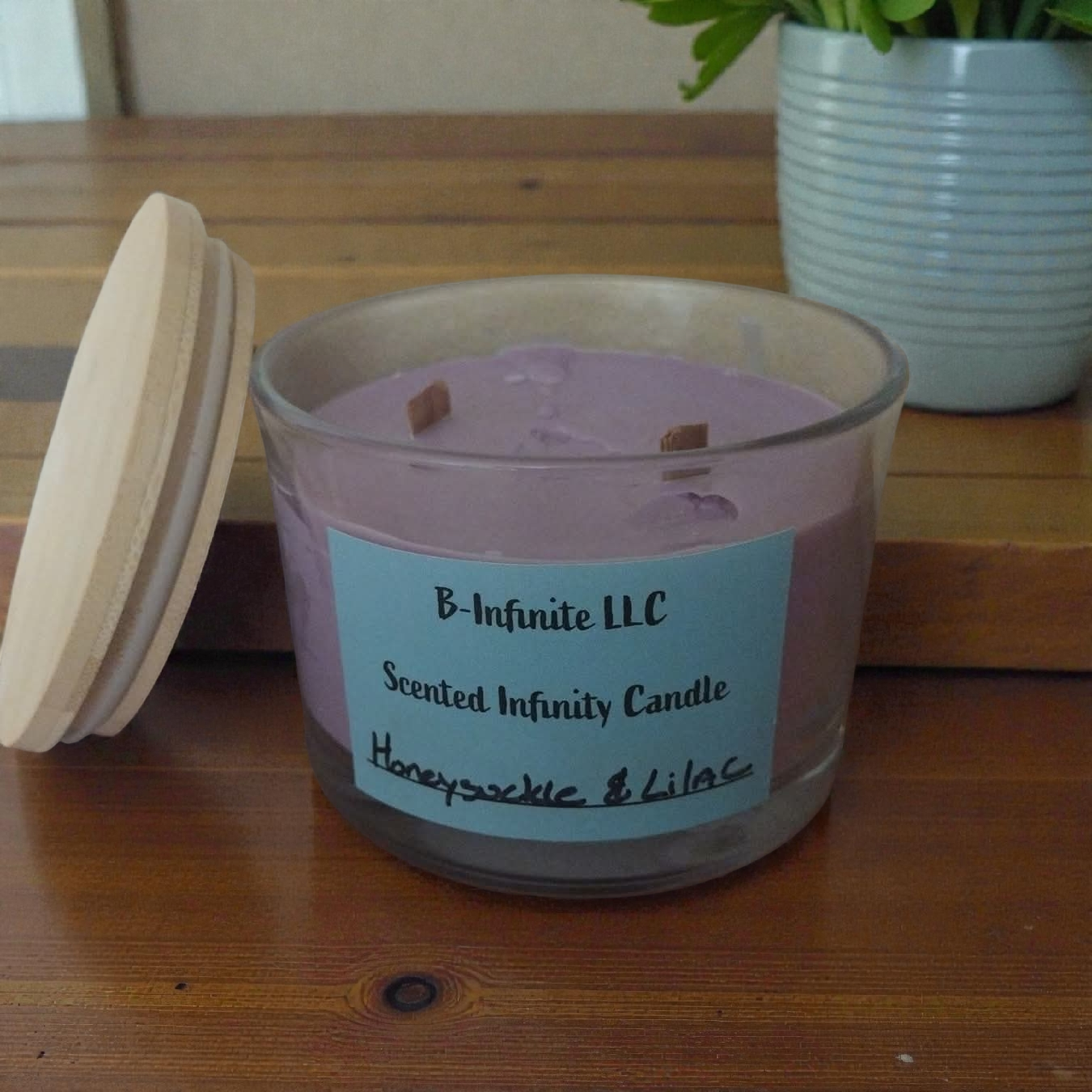 Infinity Candle - Honeysuckle & Lilac
